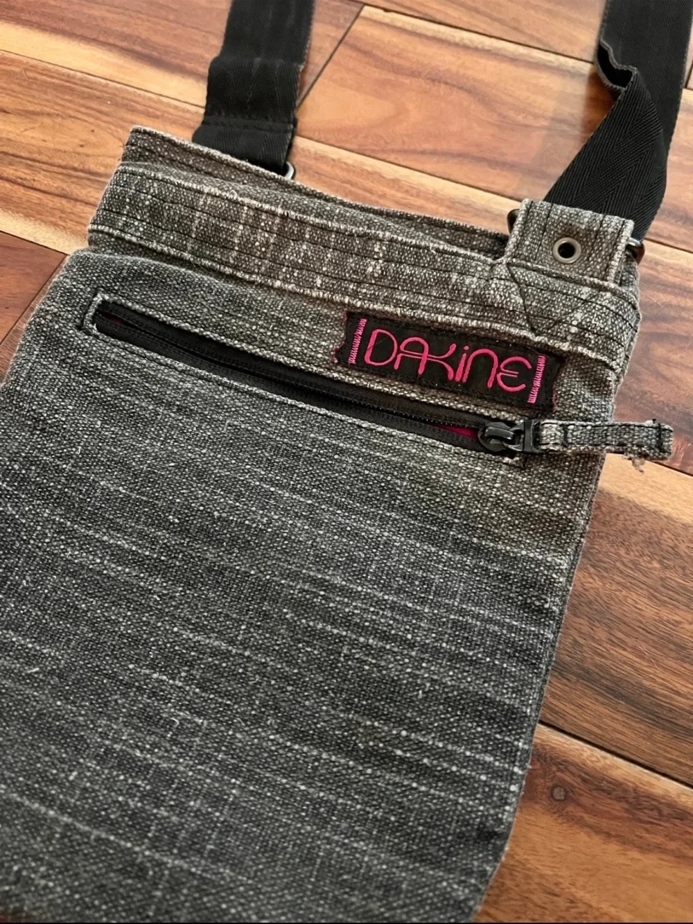 Dakine Heathered Gray Adjustable Crossbody Purse Utility Streetwear